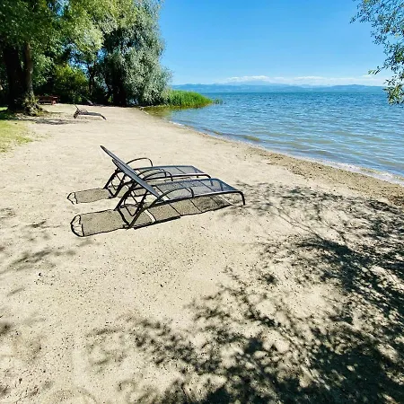 Apartment Ferien-apartment Silberweide Mit Privatstrand Friedrichshafen